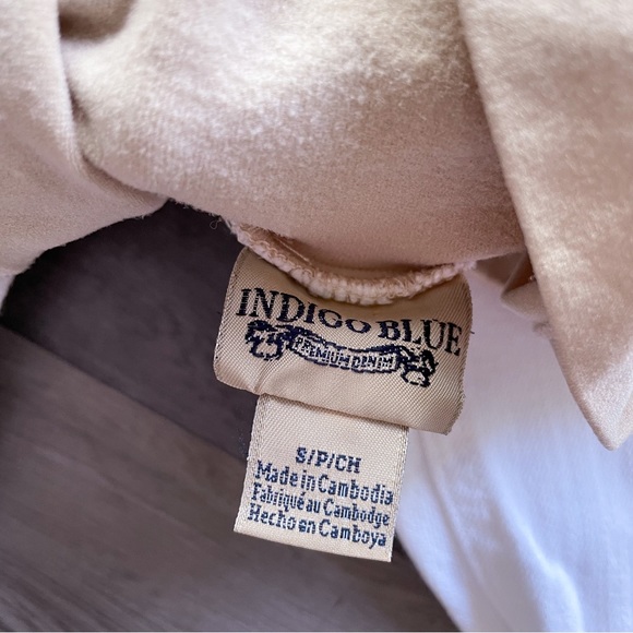 Indigo Blue White Maternity Capri’s - Picture 5 of 9